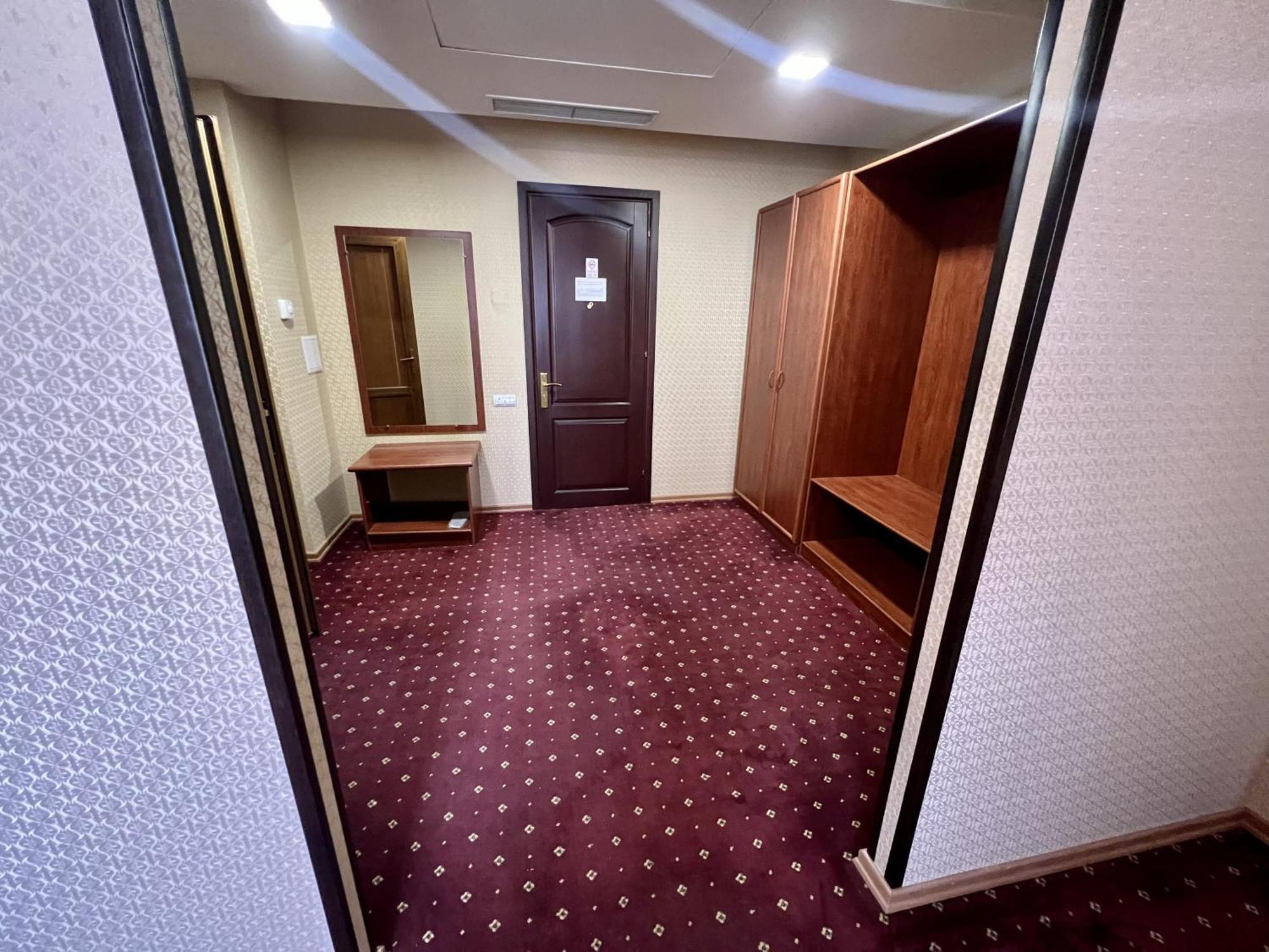 Armenian Royal Palace Yerevan Exterior photo