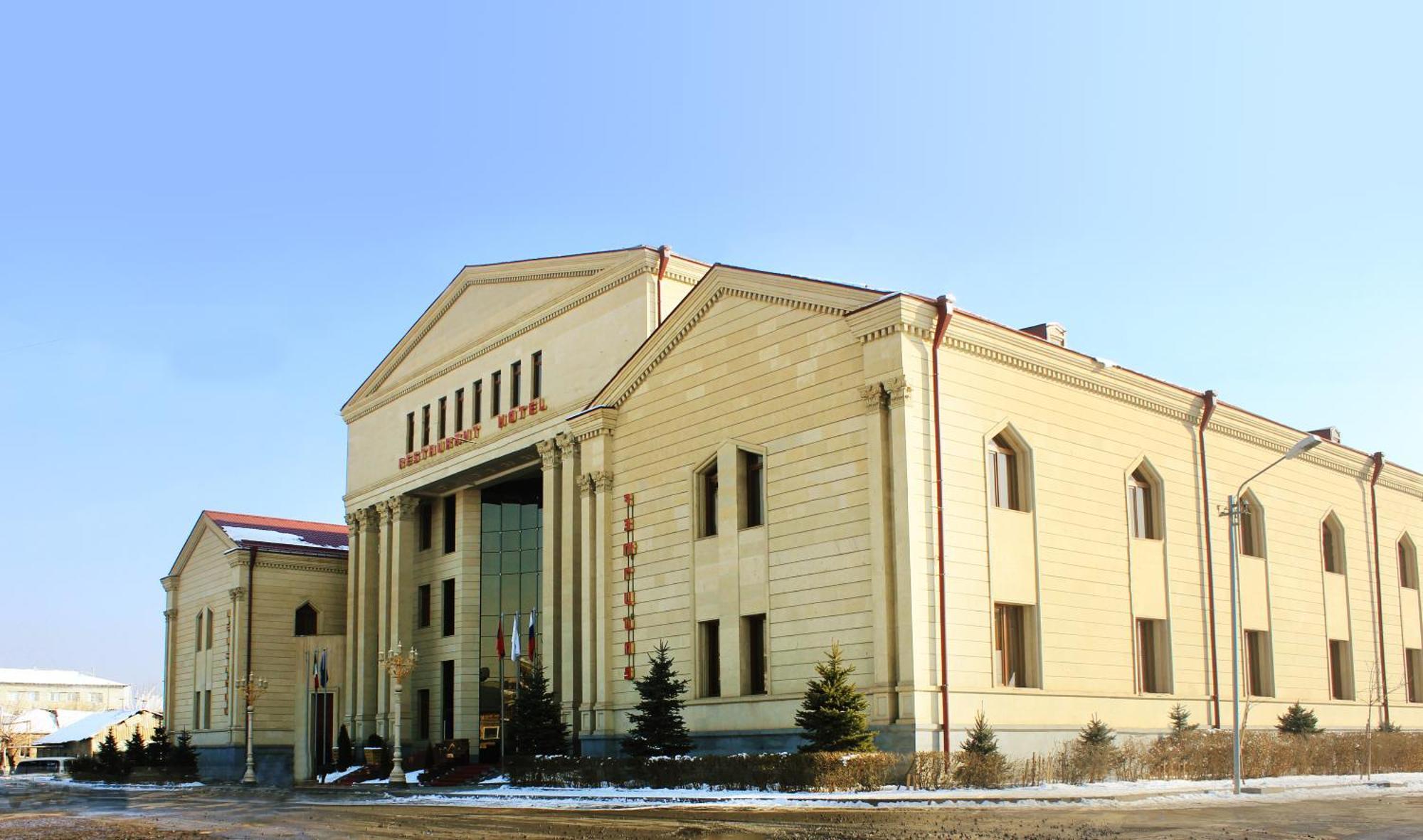Armenian Royal Palace Yerevan Exterior photo