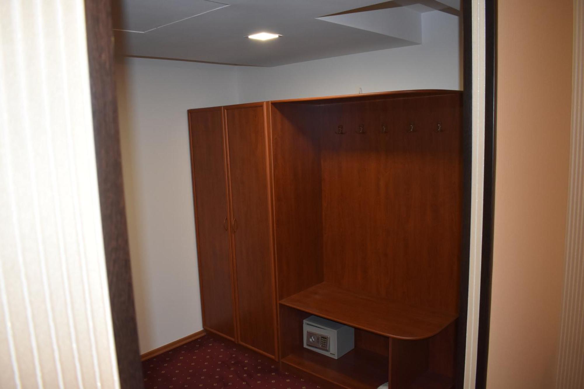 Armenian Royal Palace Yerevan Room photo