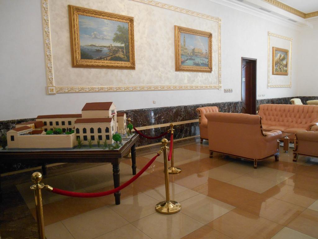 Armenian Royal Palace Yerevan Exterior photo