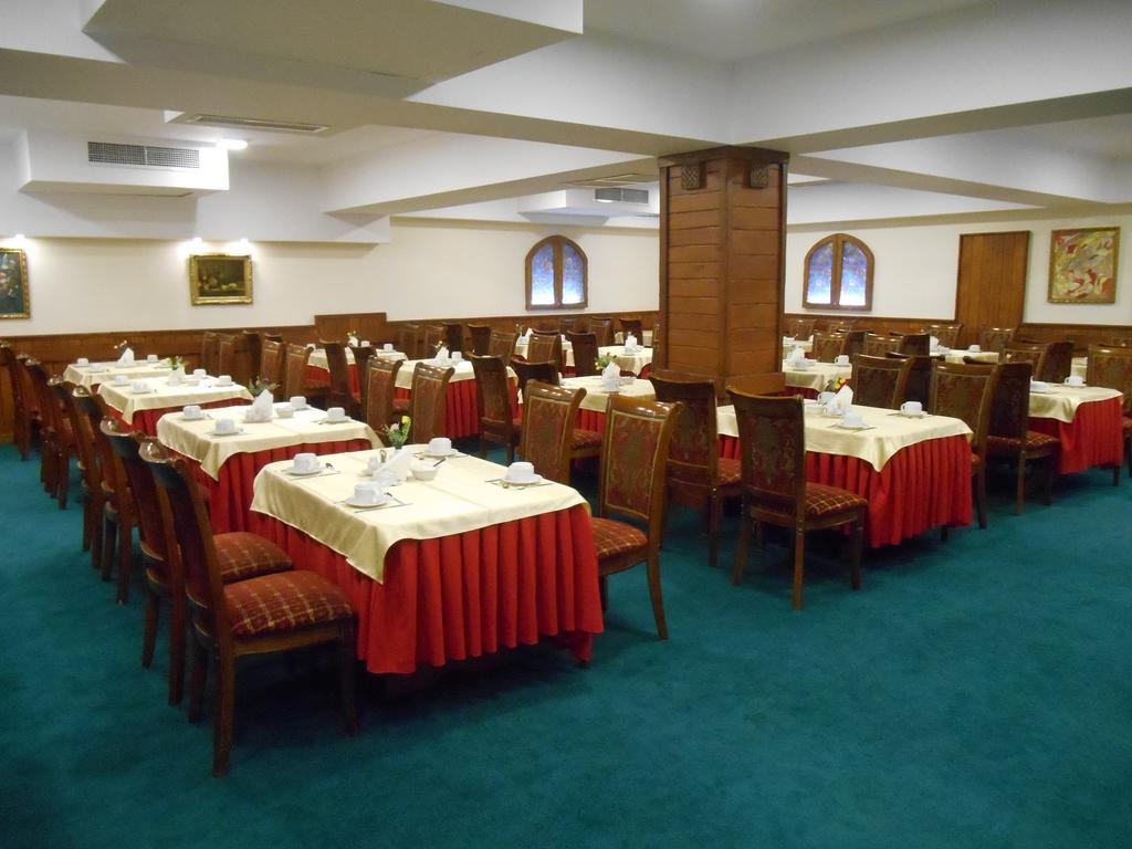 Armenian Royal Palace Yerevan Exterior photo