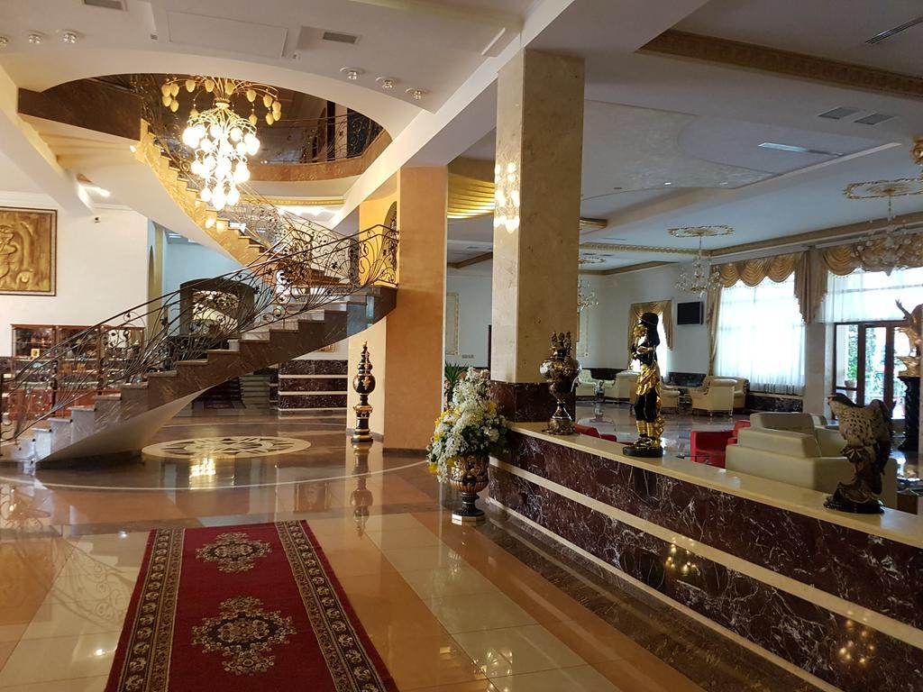 Armenian Royal Palace Yerevan Exterior photo